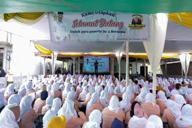 Ribuan Emak-emak di...