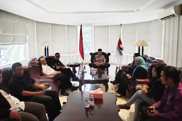 TGB Minta Relawan Ganjar...