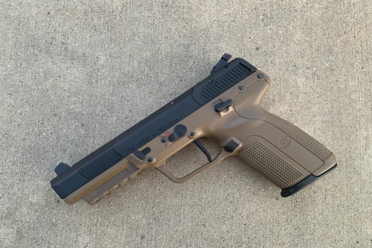 Spesifikasi Pistol FN...