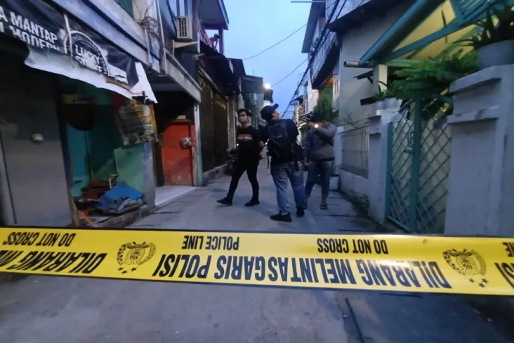 Polisi Tutup Akses Jalan...