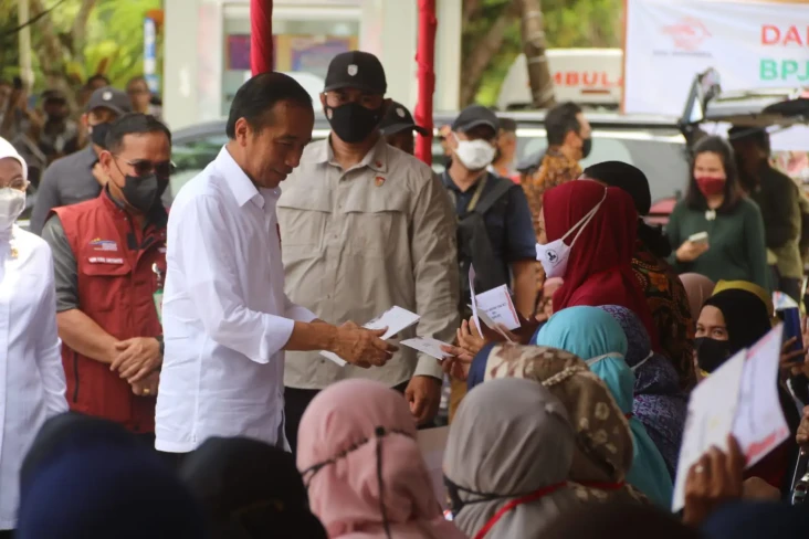 Pantau Penyaluran Bansos...