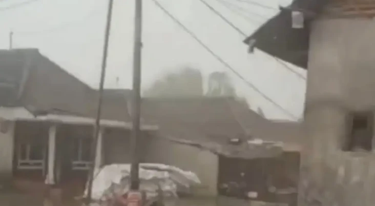 Puluhan Rumah di Pasuruan...