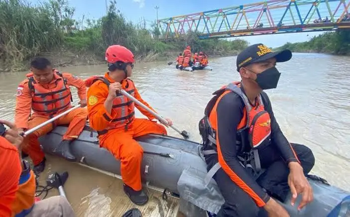 Sisir Sungai 2,5 Km...
