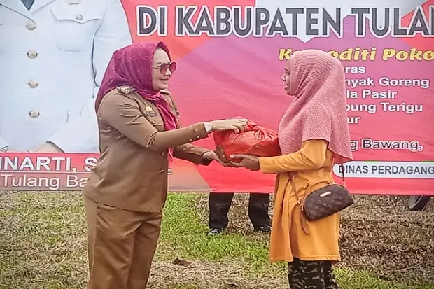 Bupati Winarti Gelar...