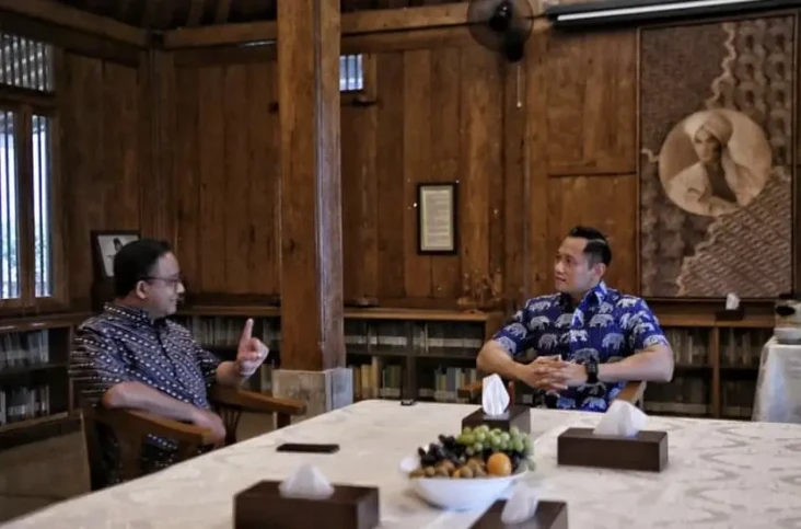Anies Bagikan Momen...