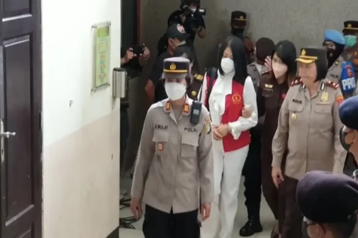 Tiba di PN Jaksel, Putri...