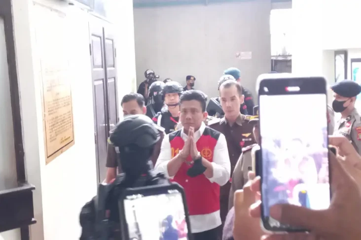 Bukan Batik, Ferdy Sambo...