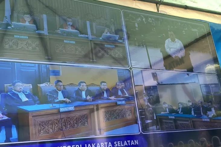 Seluruh Eksepsi Kuat...
