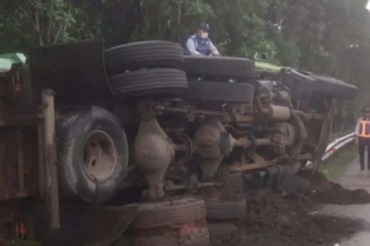 Sopir Mengantuk, Dump...