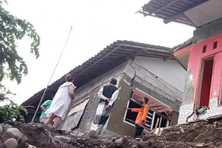 Belasan Rumah di Jonggol...