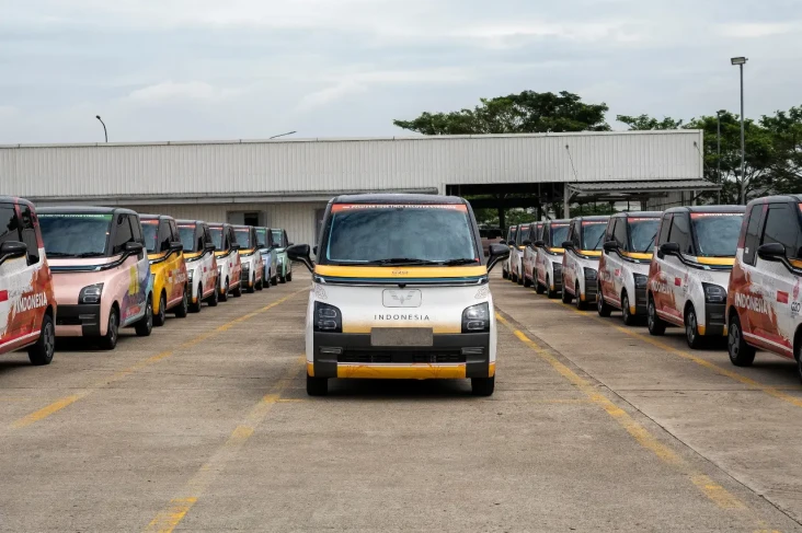 Wuling Serahkan 300...