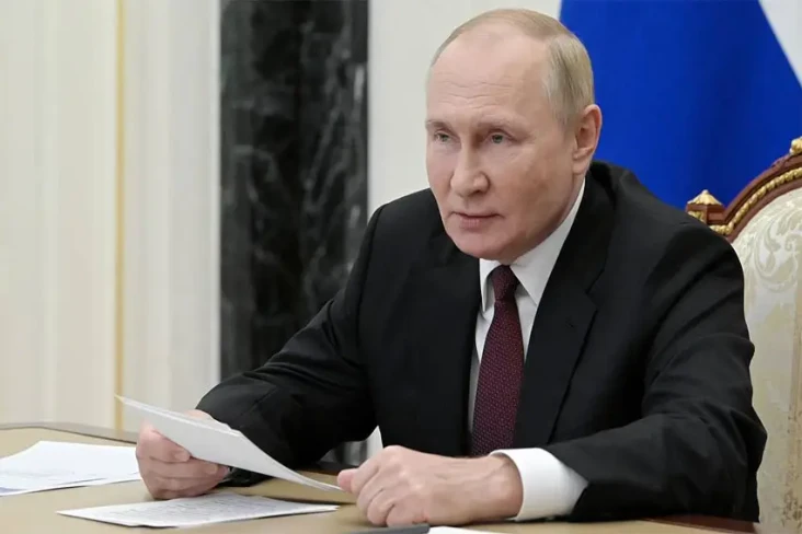 Presiden Putin Pantau...