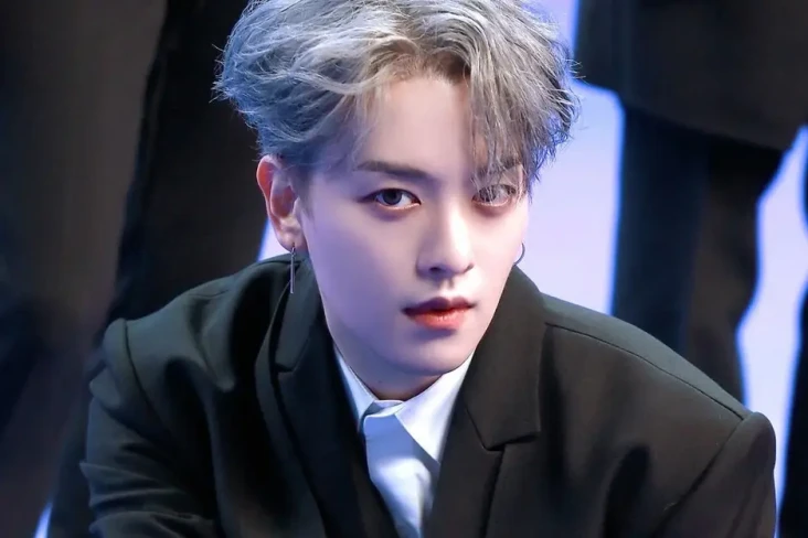 Ravn Hengkang dari Oneus,...