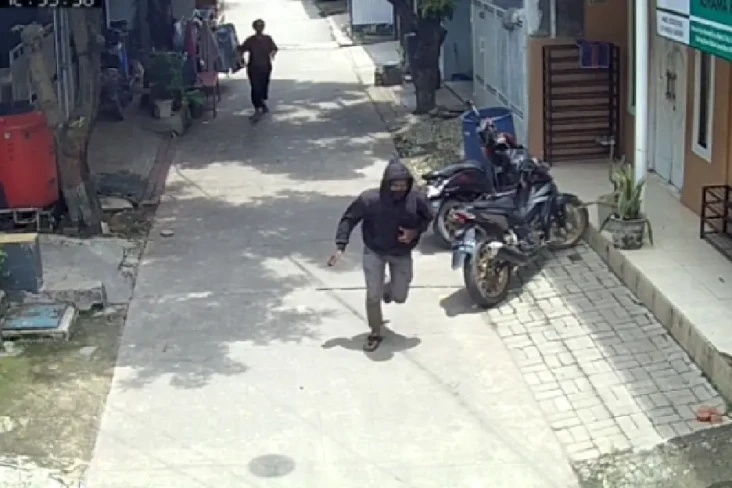 Dipergoki Emak-emak,...