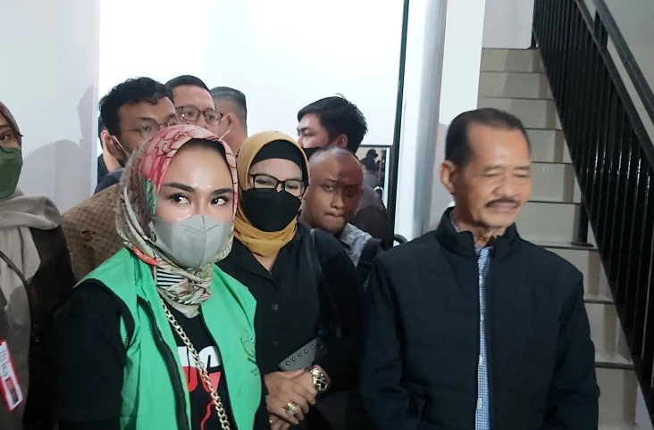 Medina Zein Resmi Ditahan...