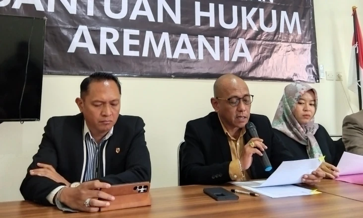Tim Hukum Aremania Minta...