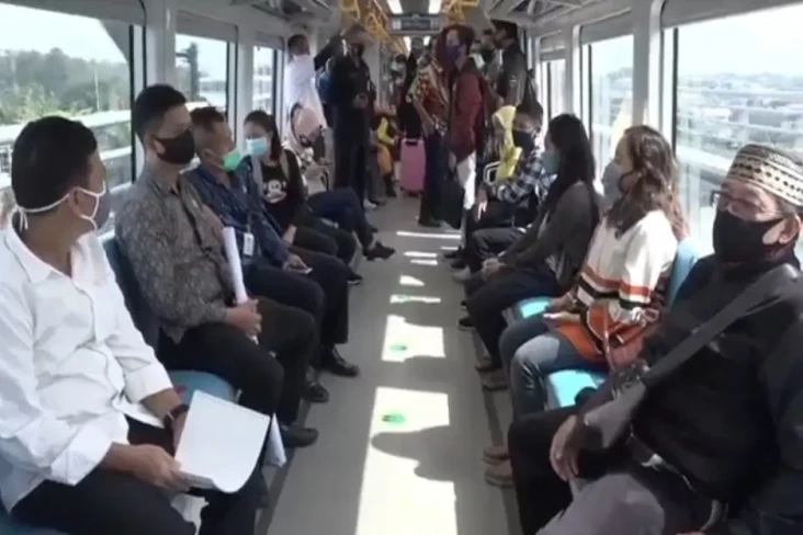 Tren Penumpang LRT Sumsel...