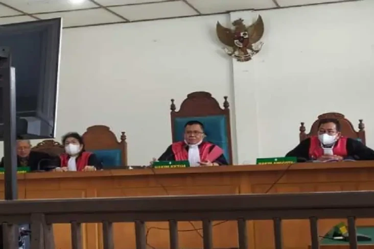 Joko Susanto, Kurir...