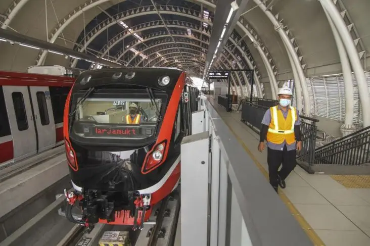 Proyek LRT Jakarta Fase...