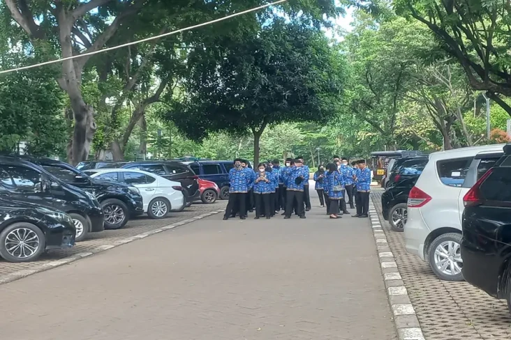 Puluhan ASN Pemprov...