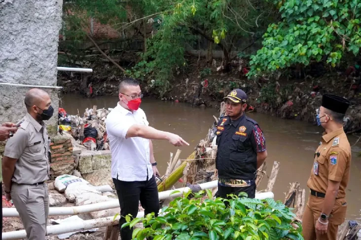 Retak Tergerus Banjir,...