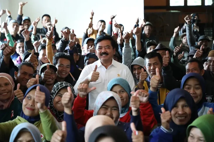 Menteri Hadi Selesaikan...