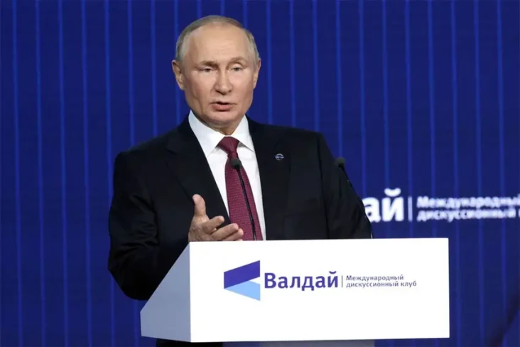 Putin: Dunia Menghadapi...