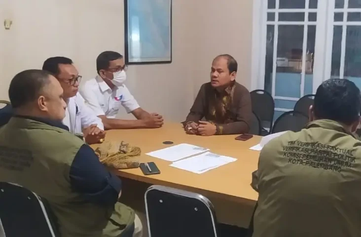 Verifikasi Faktual Keabsahan...