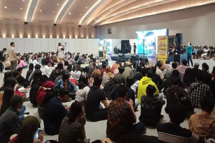 Antusias Tinggi, Antrian...