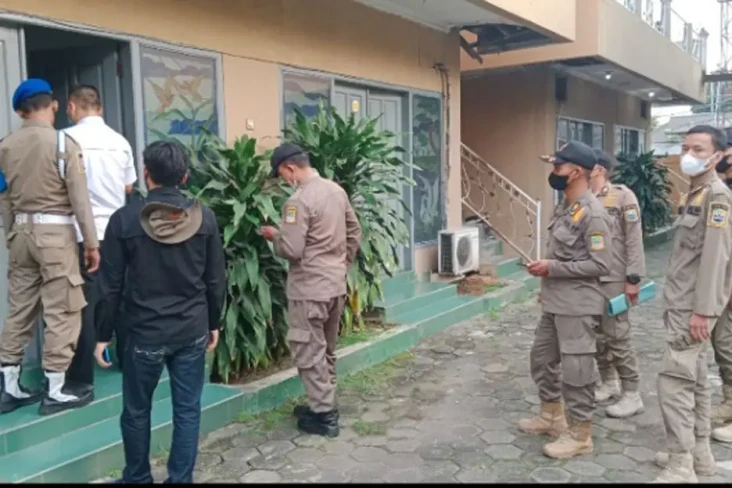 Belasan Pasangan Bukan...
