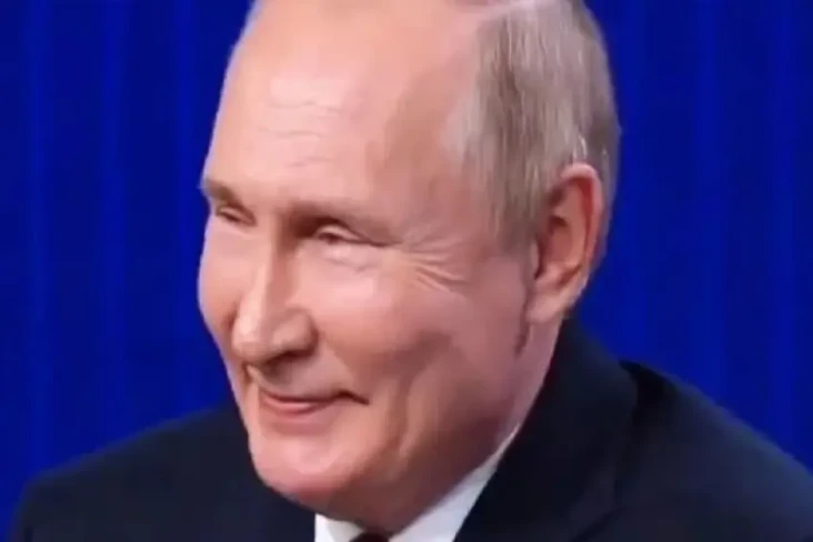 Vladimir Putin Tertawa...