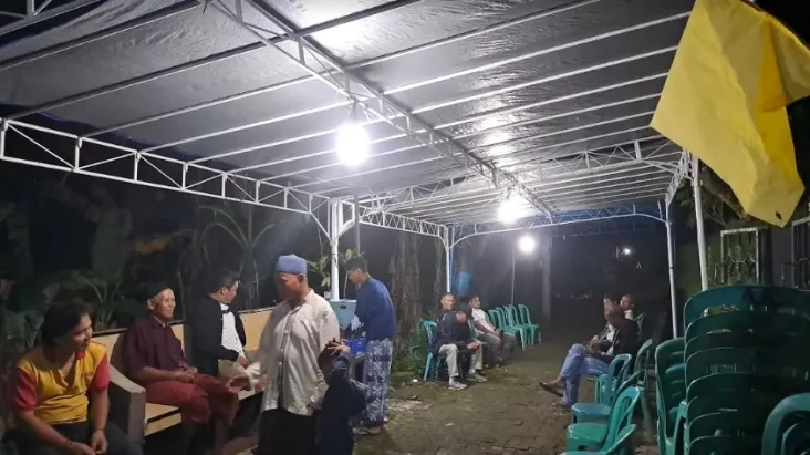 Dibawa dengan Ambulans...