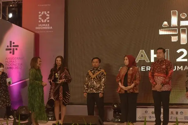Pengelolaan Komunikasi...