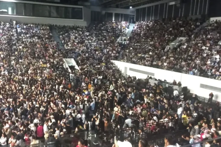 Penonton Over Kapasitas,...