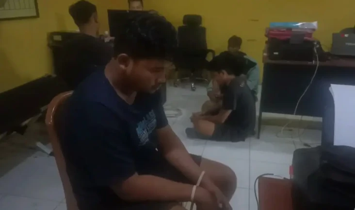 Beringas Todongkan Senjata...