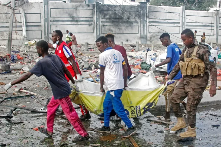 Presiden Somalia: 100...