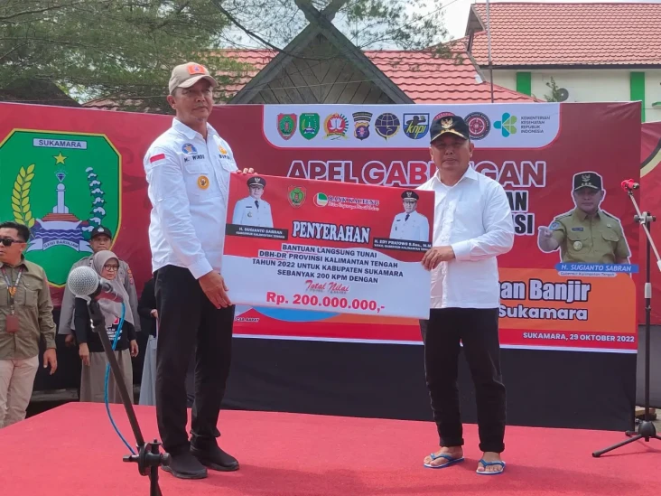 Tinjau Banjir di Kabupaten...