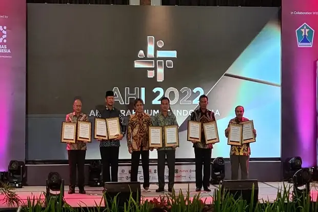 Pemkab Majalengka Raih...