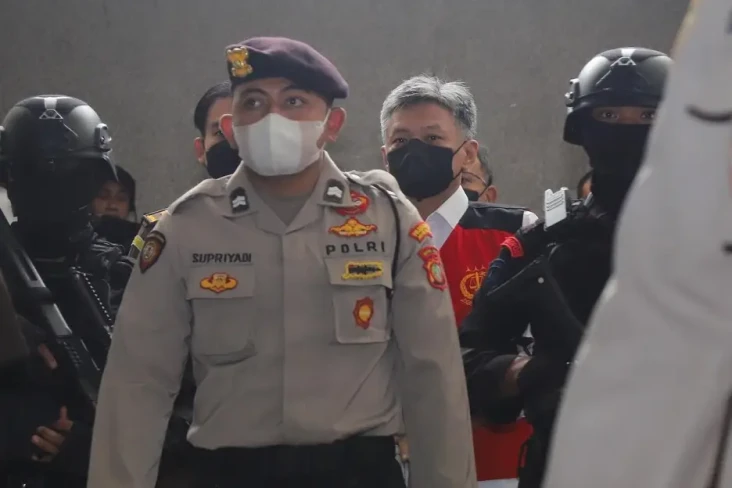 Hari Ini, Hendra Kurniawan...