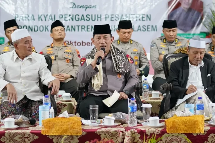 Kunjungi Ponpes di Jateng,...
