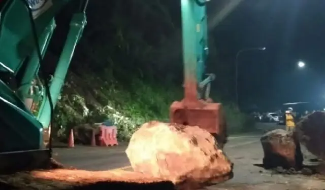 Ada Insiden Runtuhan...