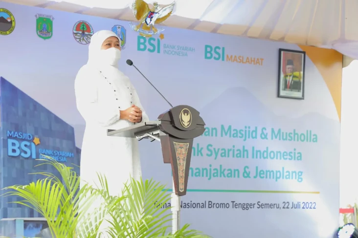 Gubernur Khofifah Masuk...