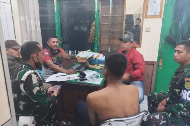 Bosan Menjomblo, Pemuda...
