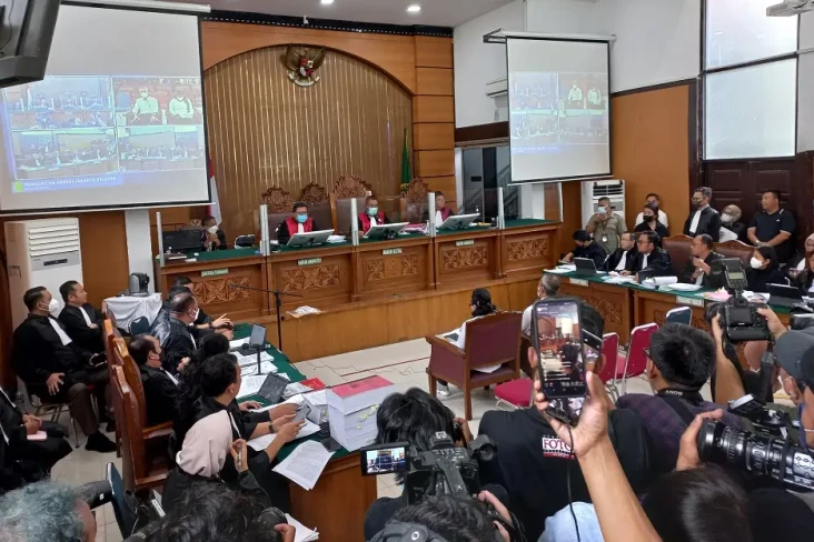 Sidang Digabung, Ferdy...
