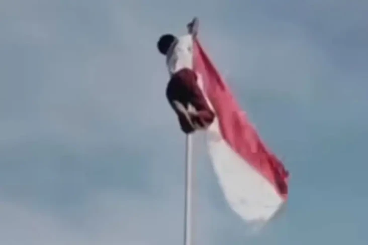 Viral! Aksi Heroik Siswa...
