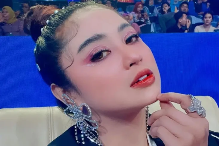 Dewi Perssik Geram Dituding...