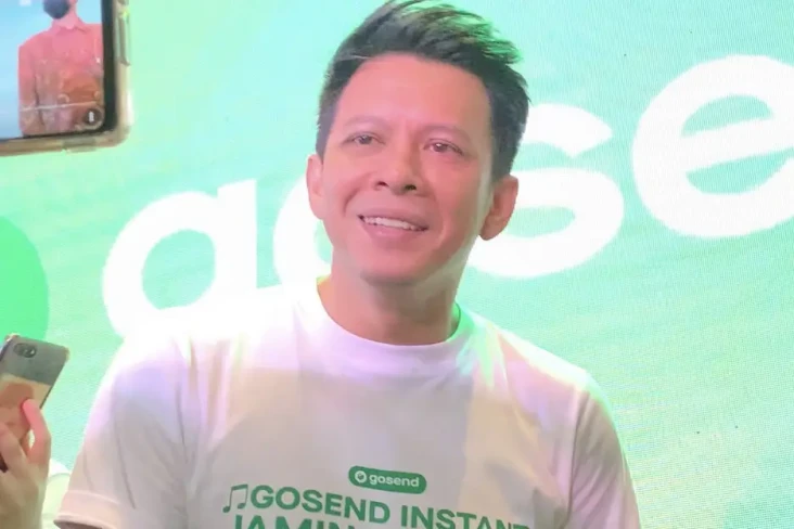Ariel Pakai Topeng Zombie...