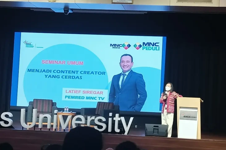 Dekan Universitas BINUS...