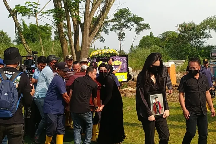 Angelina Sondakh Gotong...
