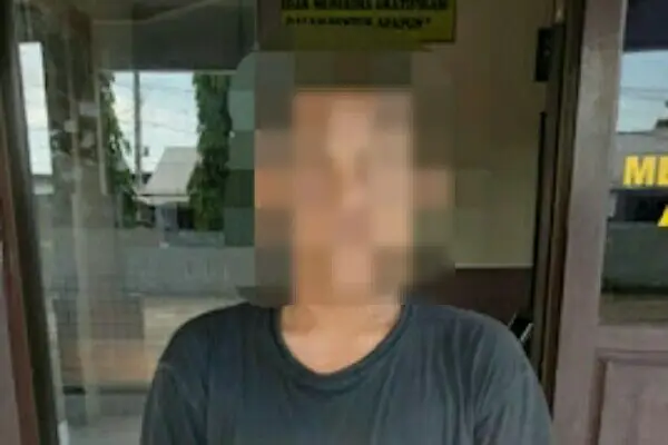 Marah Handphone Diutak-atik,...